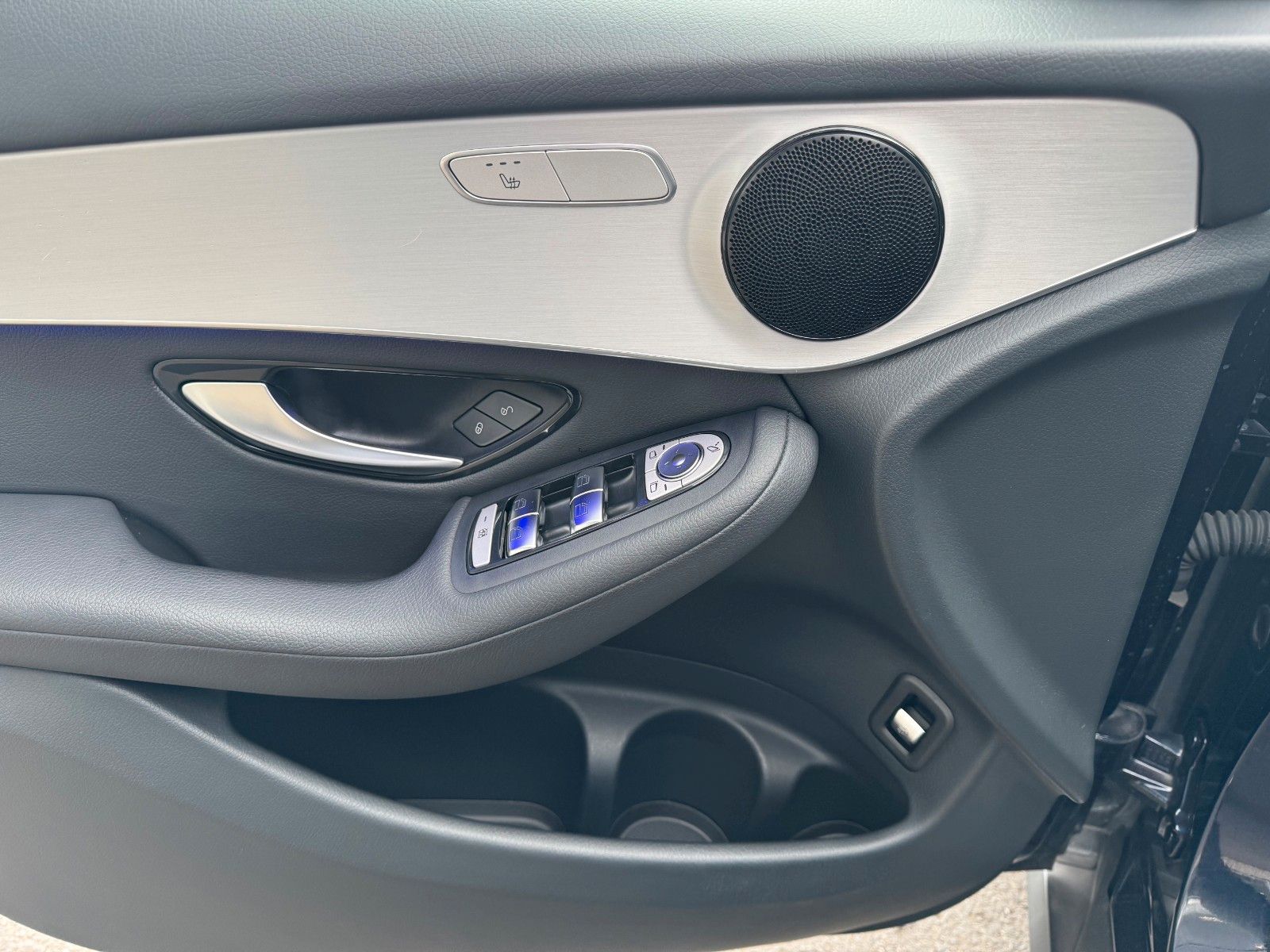 Fahrzeugabbildung Mercedes-Benz GLC 200 d 4M Coupe Night+R-Kamera+S-Dach+