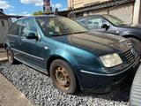 Volkswagen Bora 1.6 Comfortline*KLIMA*1.HAND* - gebrauchte VW Bora aus dem Jahr 2002