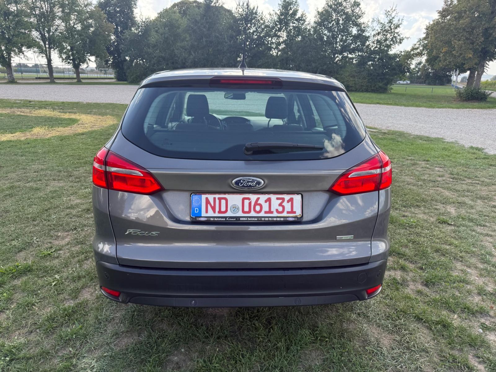 Ford Focus Turnier Titanium TÜV 06/27*Fährt Schön