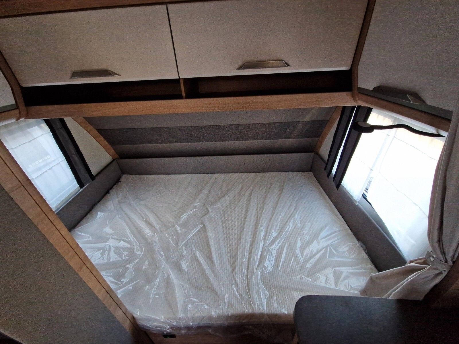 Fahrzeugabbildung Knaus Südwind 420 QD Black Selection