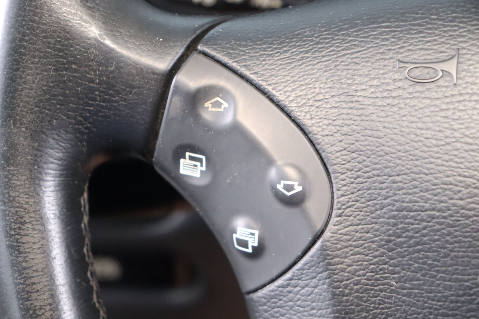 Fahrzeugabbildung Mercedes-Benz C 320 AVANTGARDE 1. Hand * Xenon * Leder * Navi