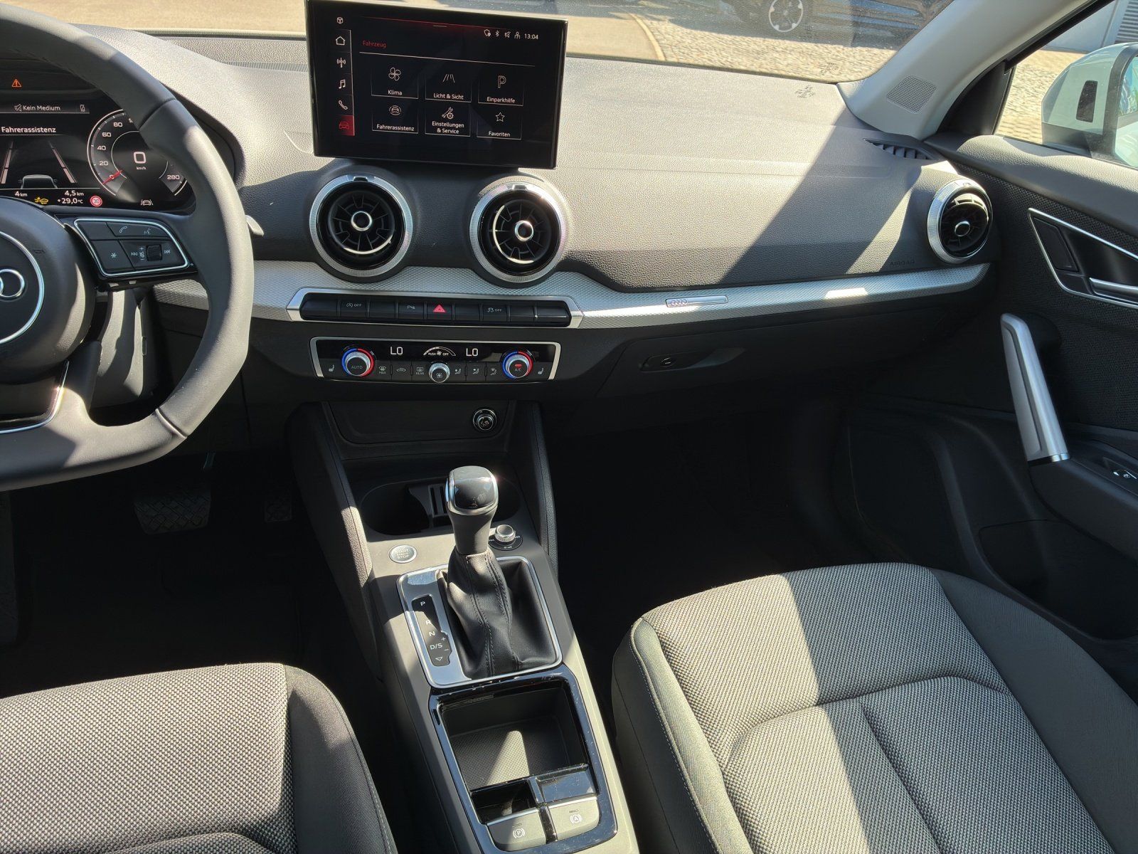 Fahrzeugabbildung Audi Q2 advanced 35 TFSI 110(150) S tronic Kamera,LM