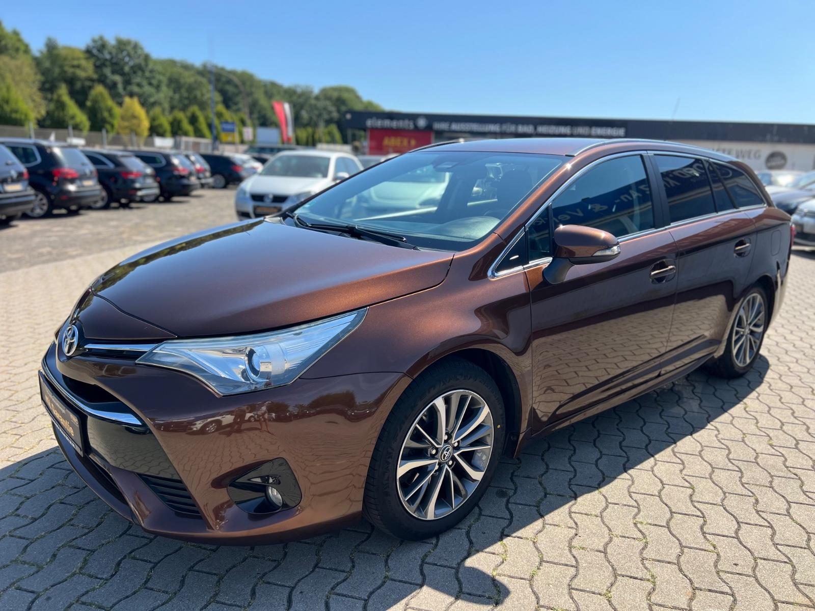 Toyota Avensis 2015 — photo 11