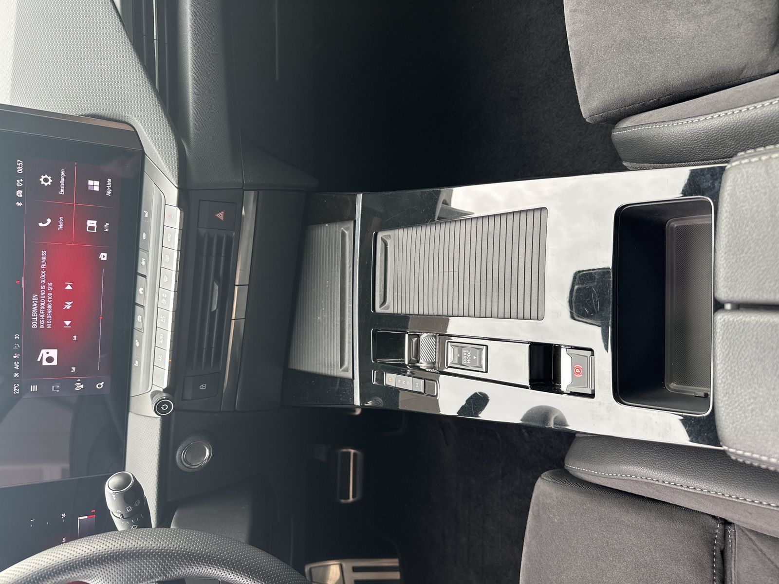Fahrzeugabbildung Opel Astra ST 1.5 D Ultimate NAV+MATRIX+PANO+HUD+360°