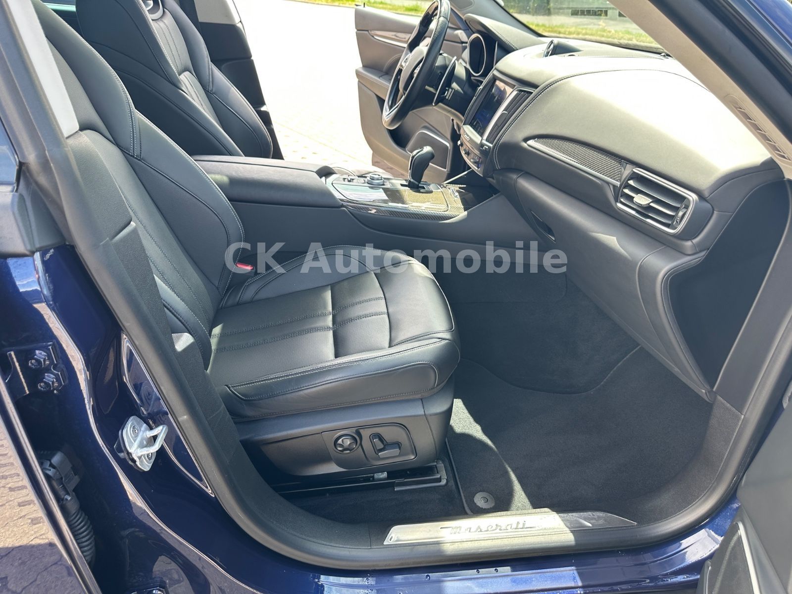 Fahrzeugabbildung Maserati Levante GranLusso S Q4/Navi/Pano/LED/360°Kam.