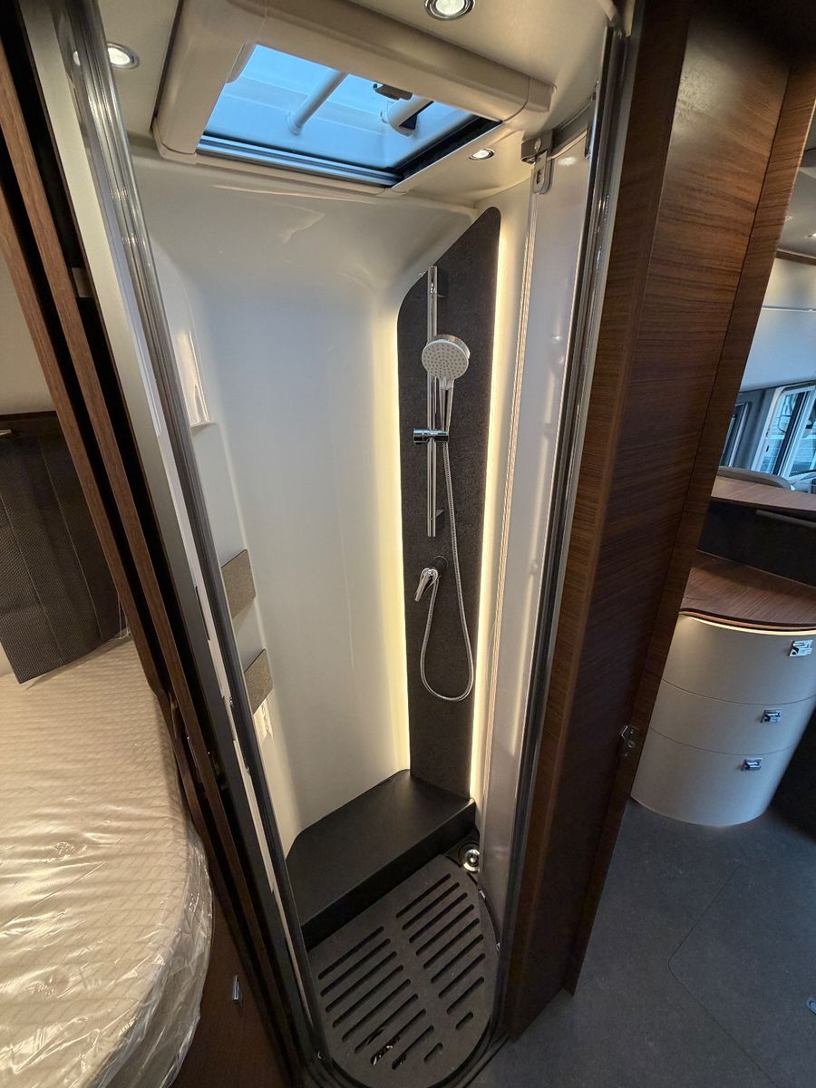 Fahrzeugabbildung Carthago chic c-line 4.9 LE MJ26 Cortina