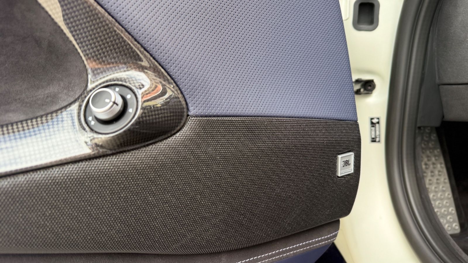 Fahrzeugabbildung Ferrari 812 GTS*Atelier*Blue Carbon*Painted Shields