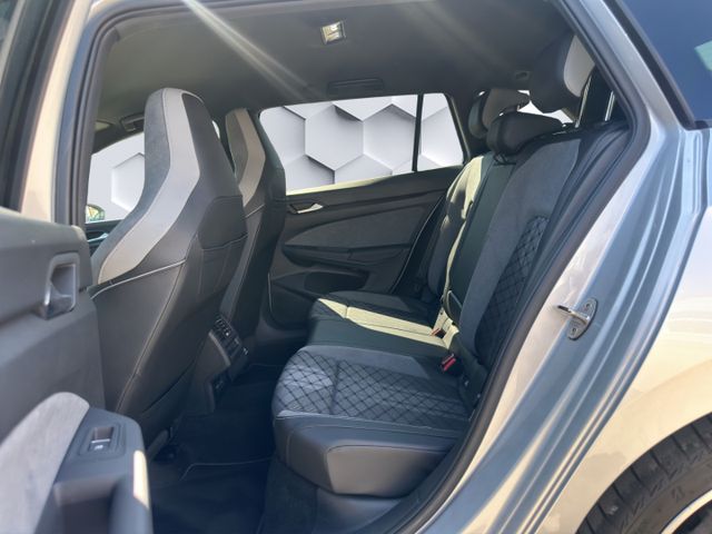 Golf Variant VIII Mildhybrid R-Line 1.5 eTSI DSG