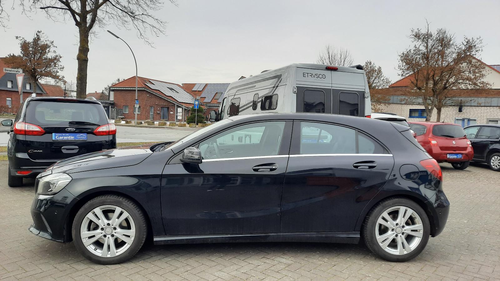 Mercedes-Benz A 180 BlueEfficiency    *NAVI/PDC/SHZ/TEILLEDER*