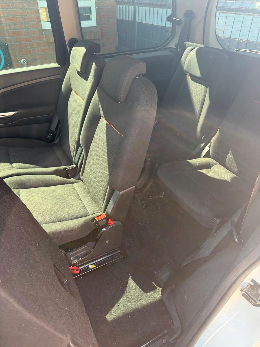 Ford Galaxy 2009 — photo 5