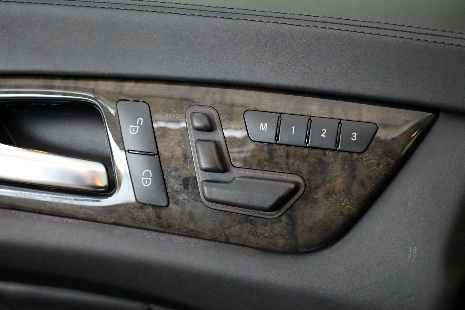 Fahrzeugabbildung Mercedes-Benz CLS 350 SB Sport Leder,Navi,LED,SD,SH+Belüftung