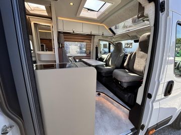 HYMER ERIBA HYMERCAR Yellowstone 640 SOLAR SKYVIEW LED