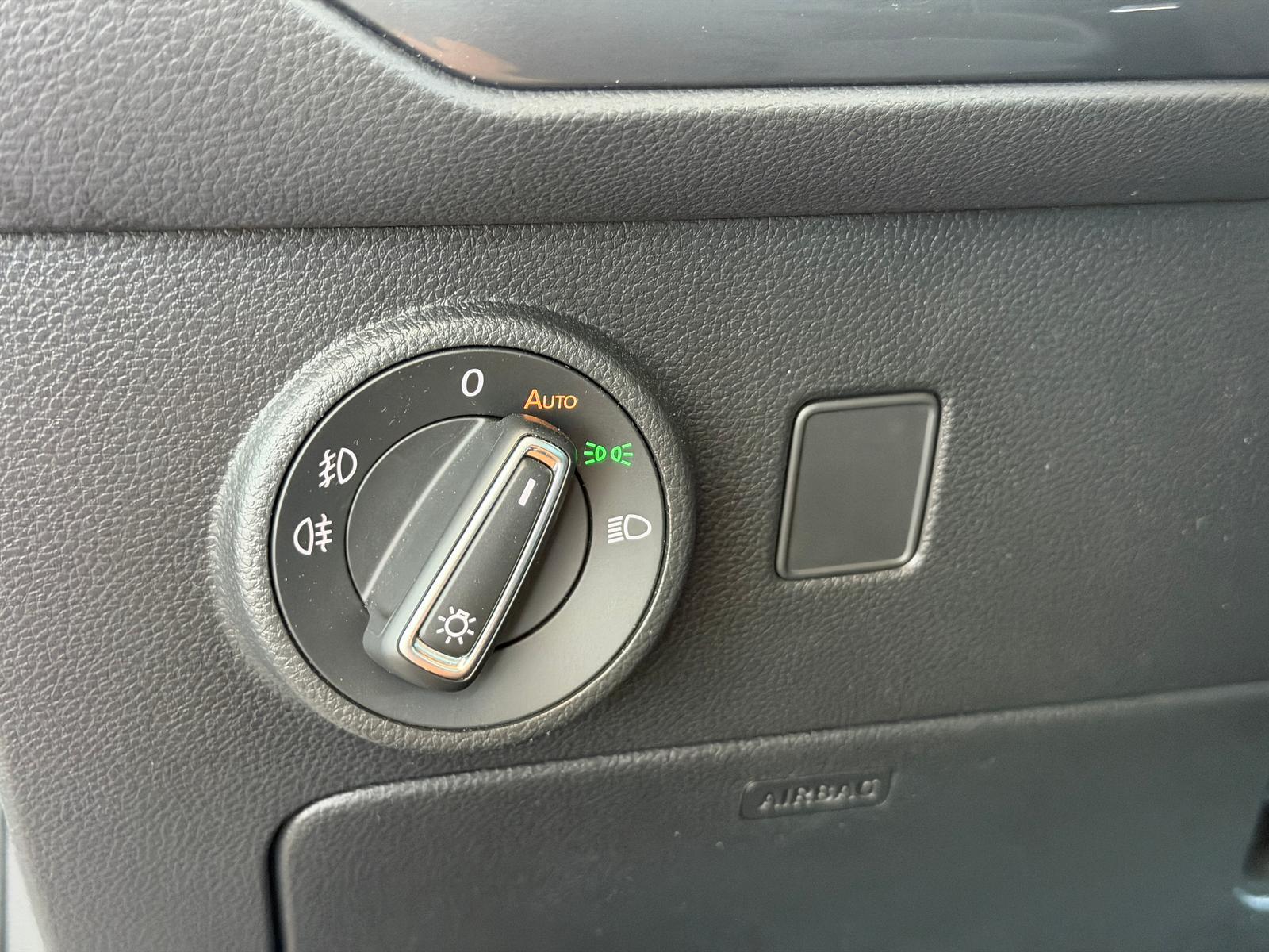 Seat ATECA STYLE 1.5 TSI DSG NAVI SHZ PDC CARPLAY LED