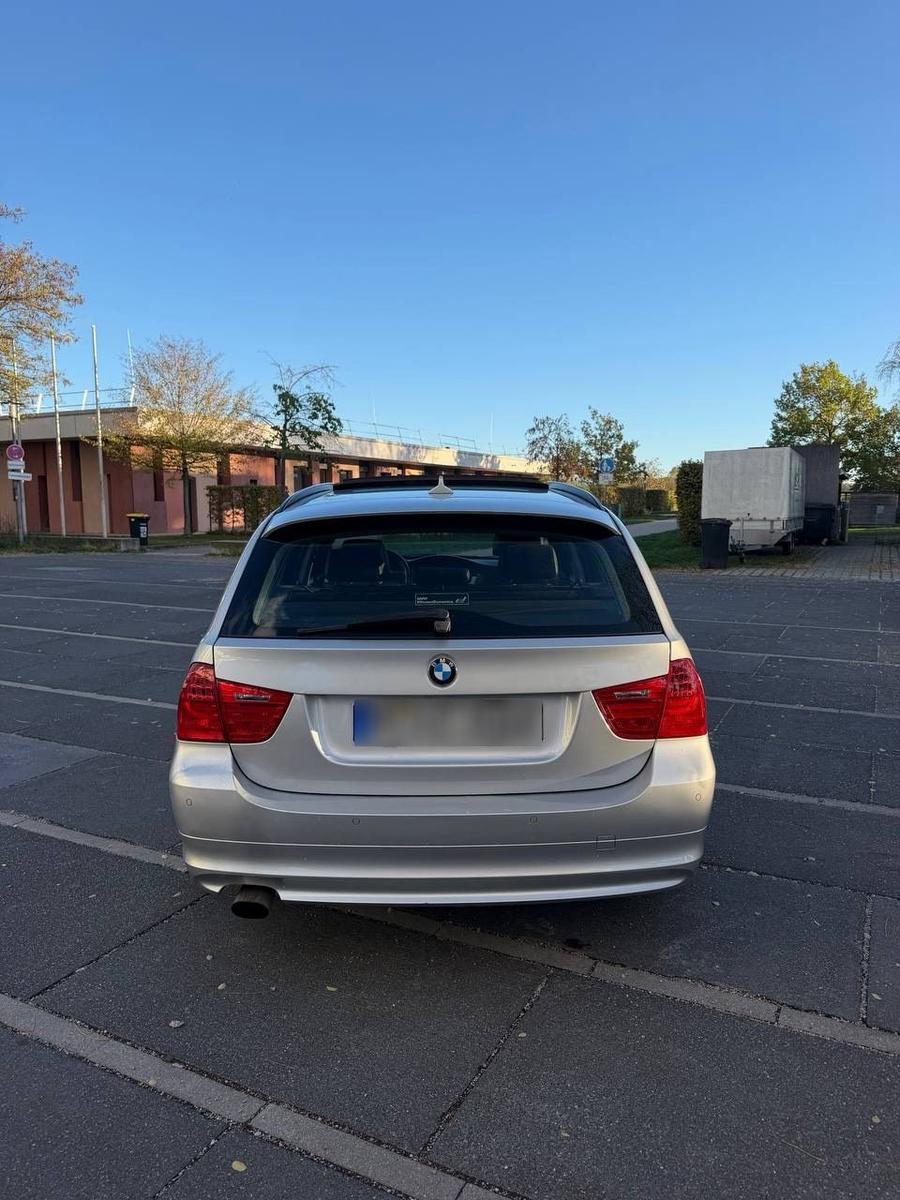 BMW 318 2010 — photo 5