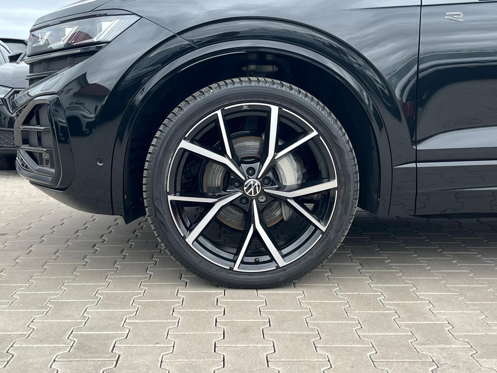 Fahrzeugabbildung Volkswagen Touareg 3.0TDI 4M R-Line VOLL Black 22" UPE 114T