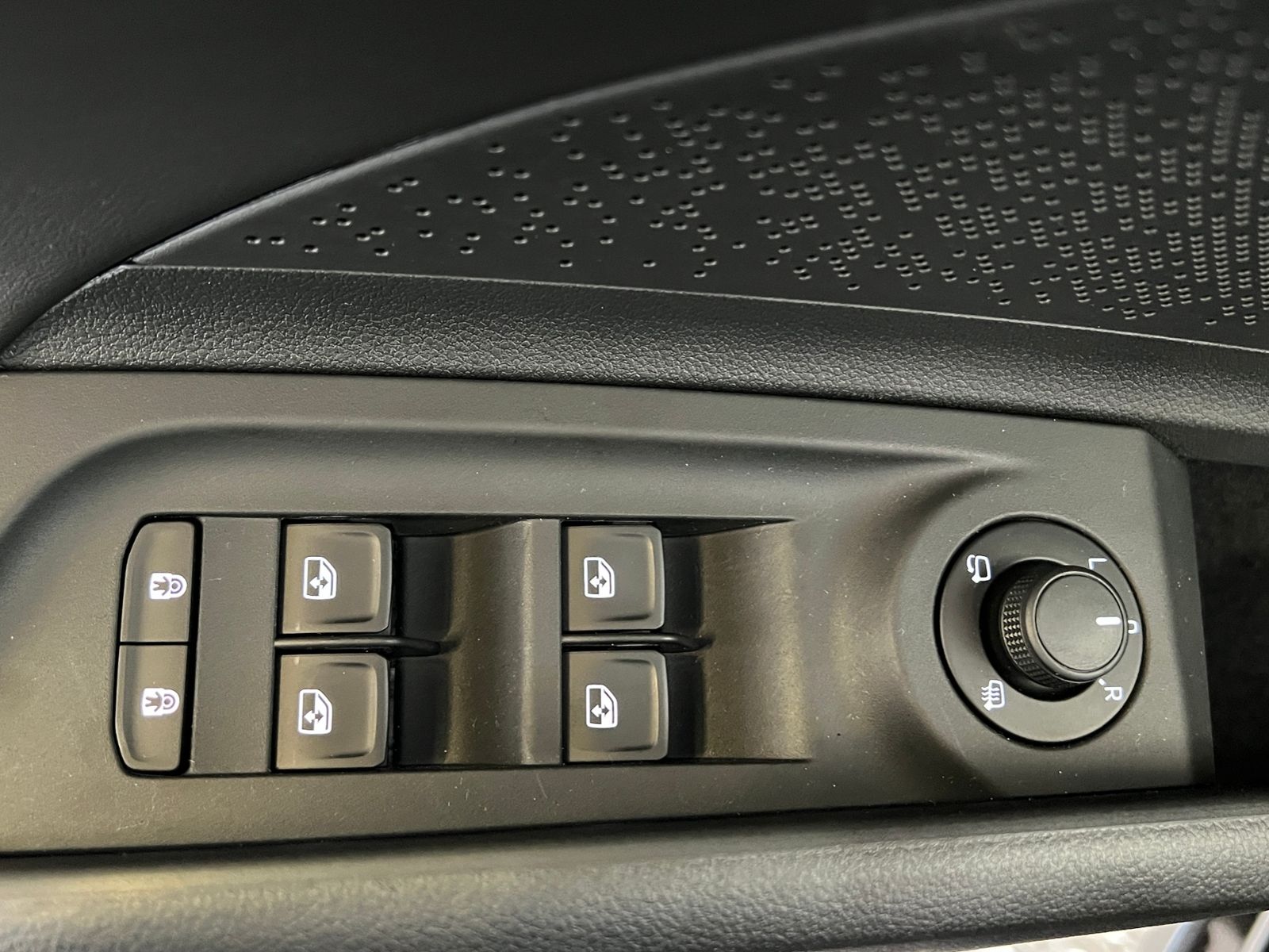 Fahrzeugabbildung SKODA Enyaq 85x Sportline *AHK,Panorama,20"-LM-Felge*