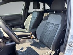 VW Taigo 1.5TSI R-Line DSG Black IQ.Drive beats Nav VW Taigo 1.5TSI R-Line DSG Black IQ.Drive beats Nav