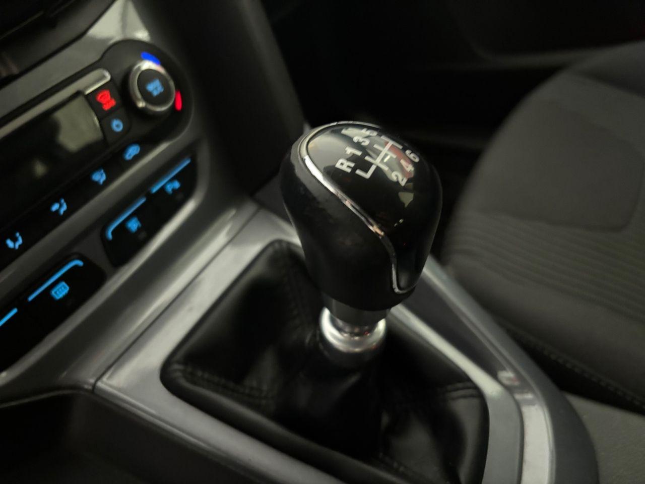 Ford Focus 2012 — photo 14