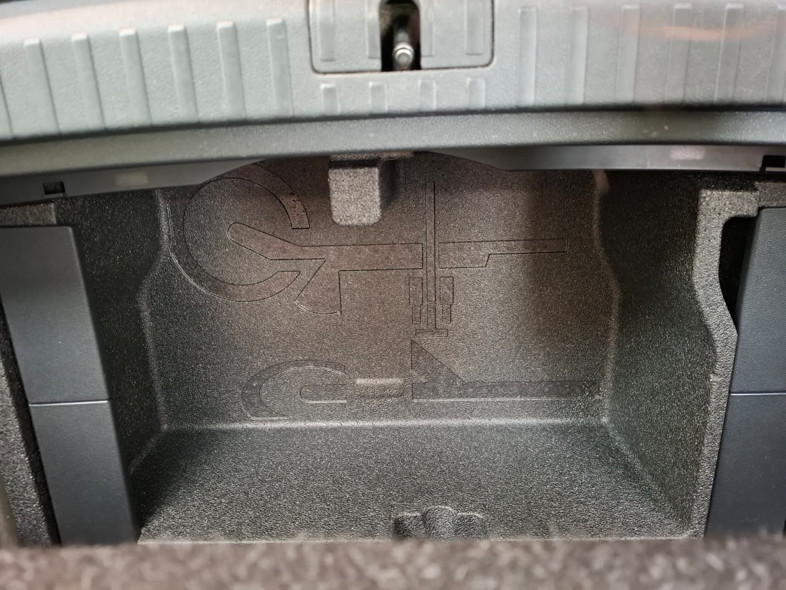 Fahrzeugabbildung SKODA Octavia Combi Scout 2,0 TDI DSG 4x4 +AHK +Kamera