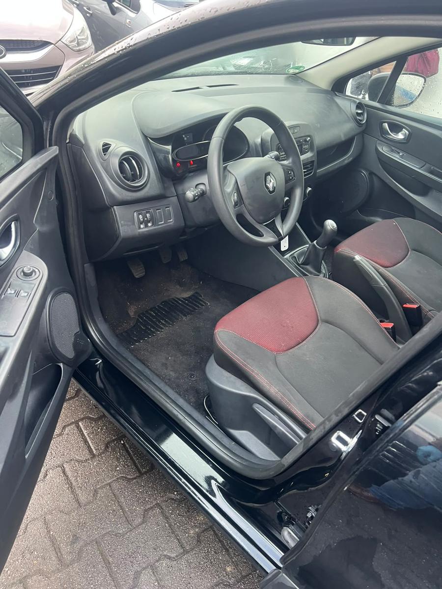 Renault Clio 2015 — photo 18