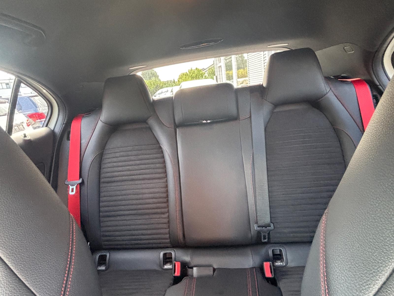 Mercedes-Benz A 250 AMG Sportpaket Panorama Night Paket
