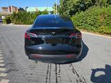 Tesla Model Y Long Range RWD mit Ambientebeleuchtung  - gebrauchte Tesla Model Y aus dem Jahr 2024