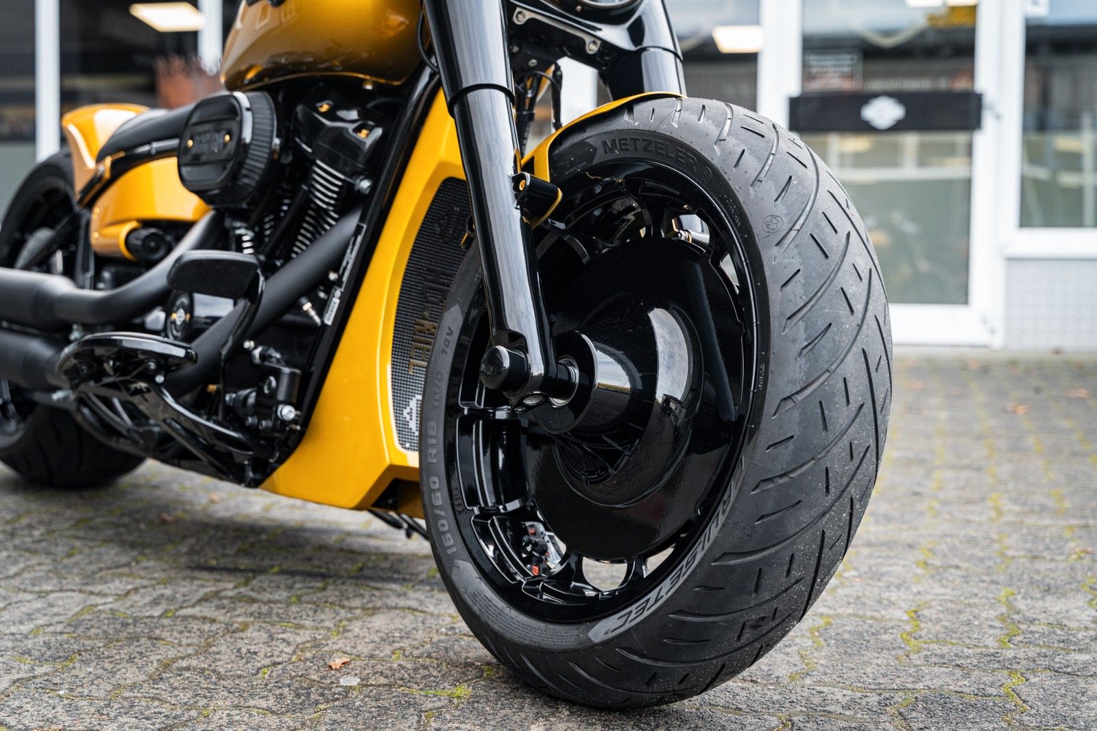 Fahrzeugabbildung Harley-Davidson GOLD DARK FAT BOY FLFBS 114 MY24 - JEKILL&HYDE -