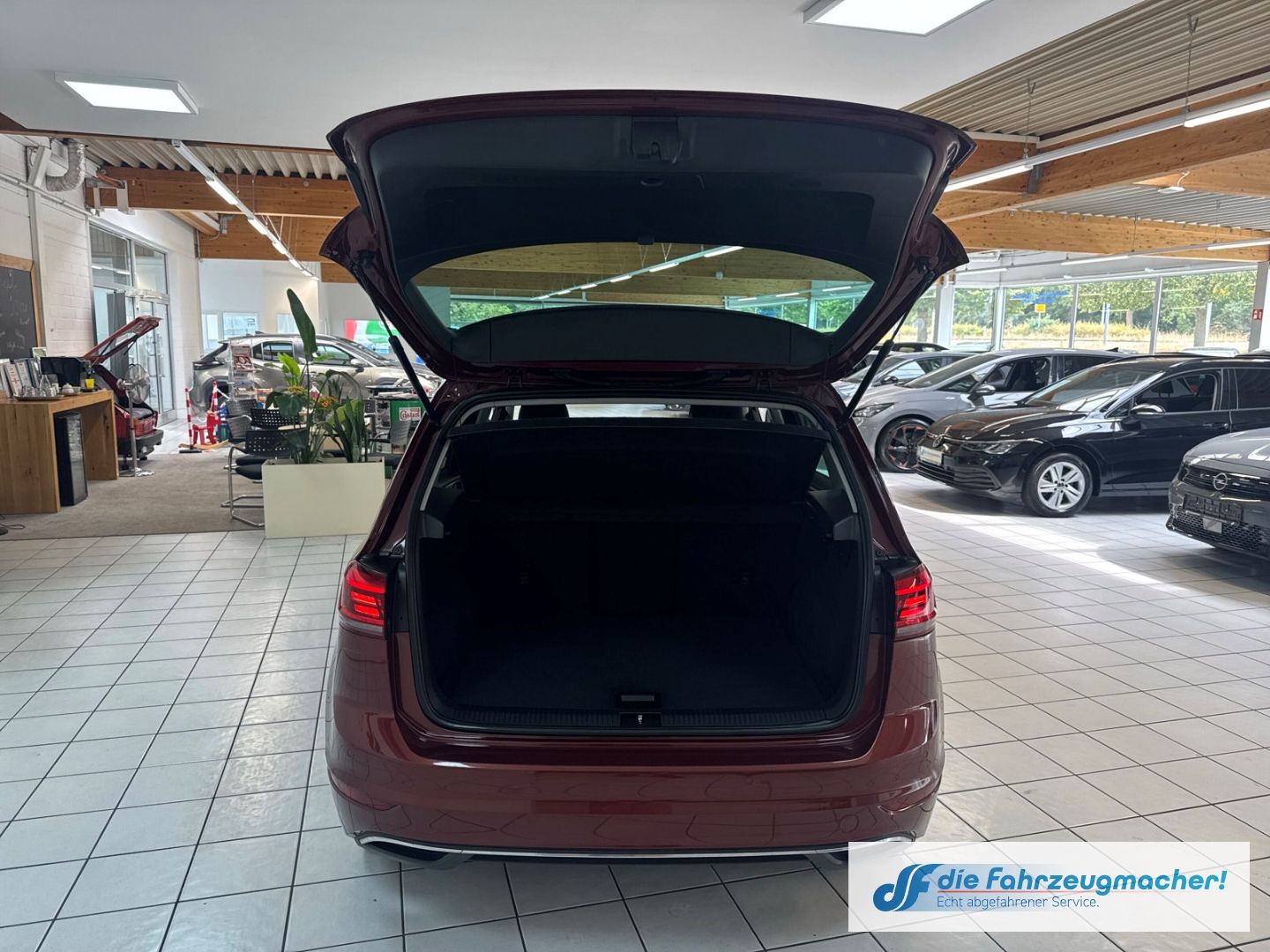 Fahrzeugabbildung Volkswagen Golf Sportsvan VII Join Navi Dyn. Kurvenlicht AC