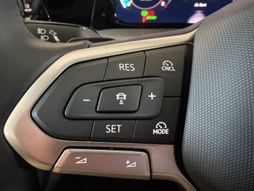 Volkswagen Golf - 8