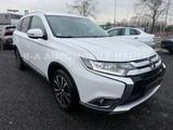 Mitsubishi Outlander 2.0 MIVEC Kamera*AHK* TÜV NEU 1-Hand - Mitsubishi Outlander: Mivec
