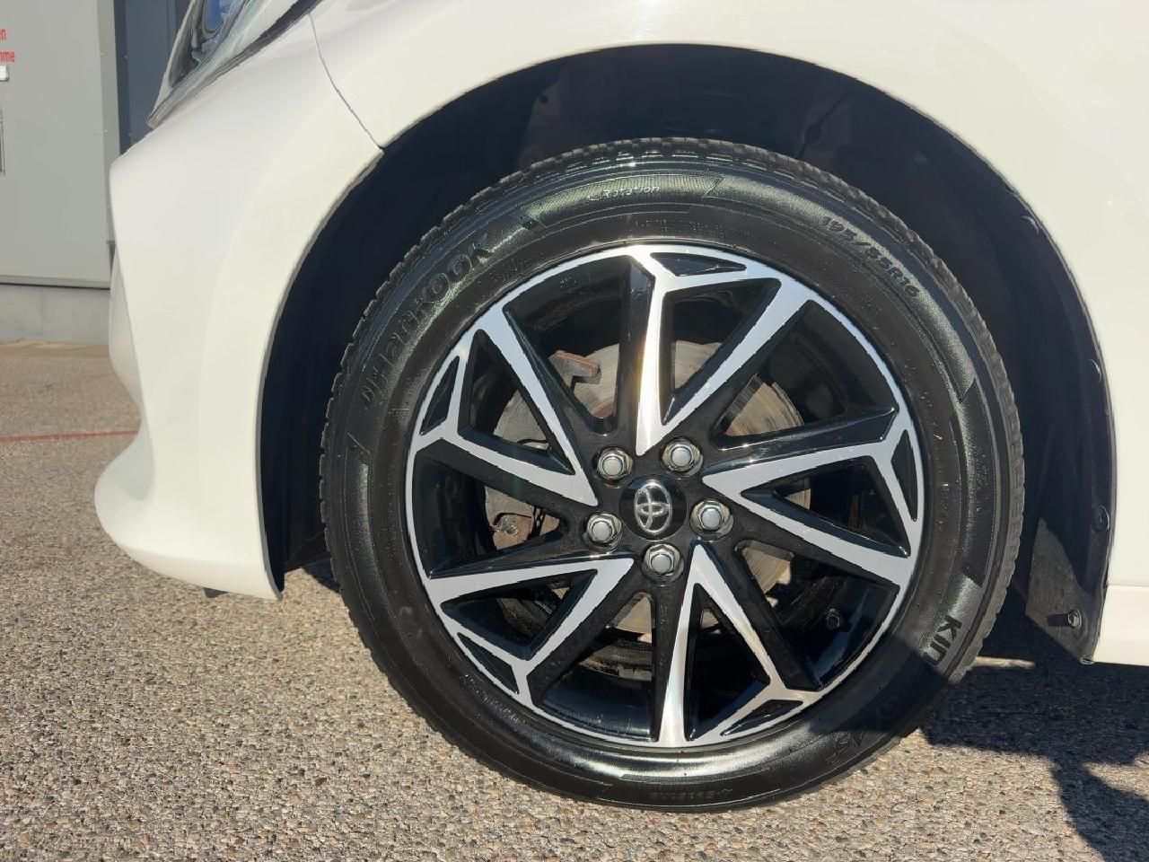 Fahrzeugabbildung Toyota Yaris 1,5 Hybrid Club *AHK+SHZ+Comfortpaket