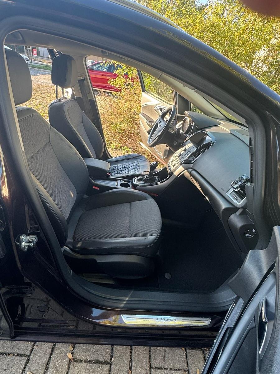 Opel Astra 2015 — photo 6
