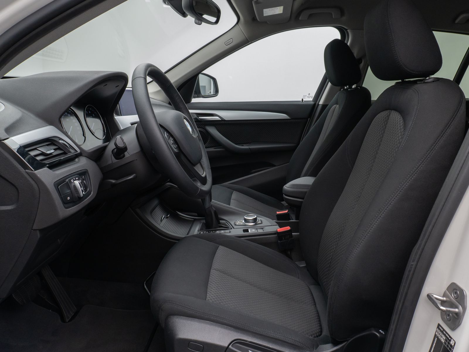 Fahrzeugabbildung BMW X1 xD25e Parkassist DAB Navi Geschwindigkeitsreg
