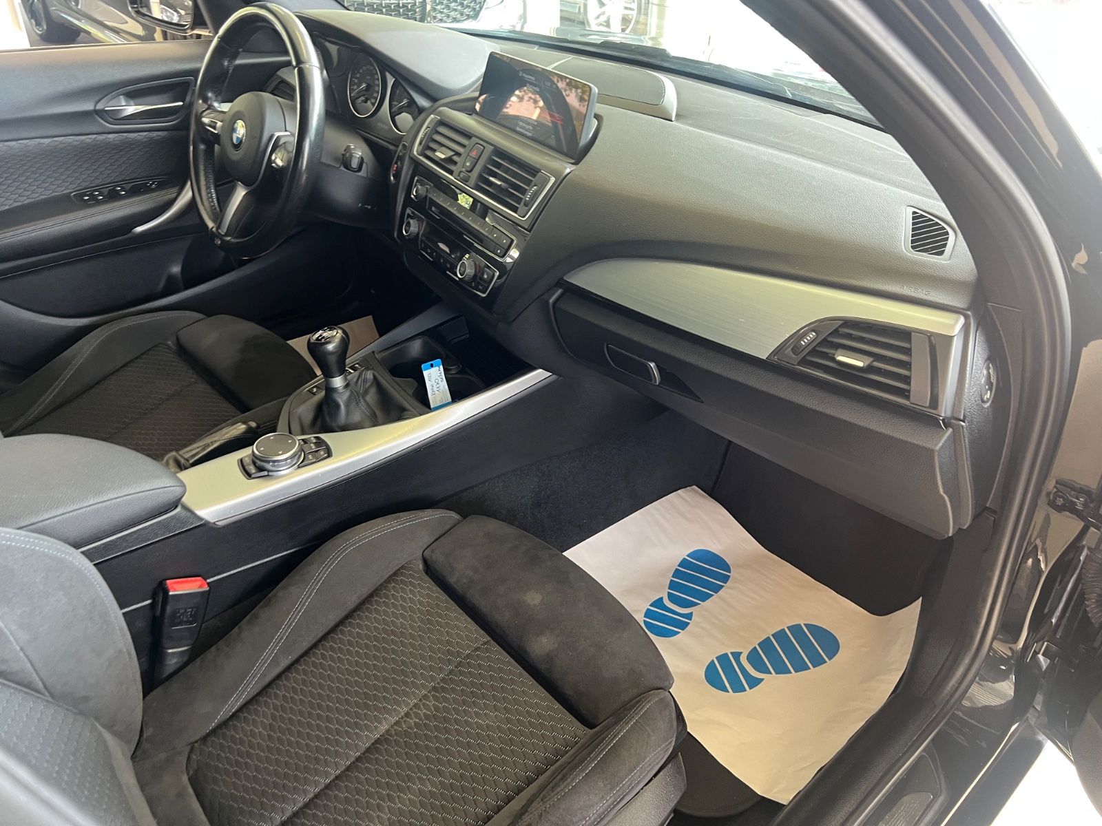 Fahrzeugabbildung BMW 120 i M Sport Paket * NAVI * SITZHEIZUNG *