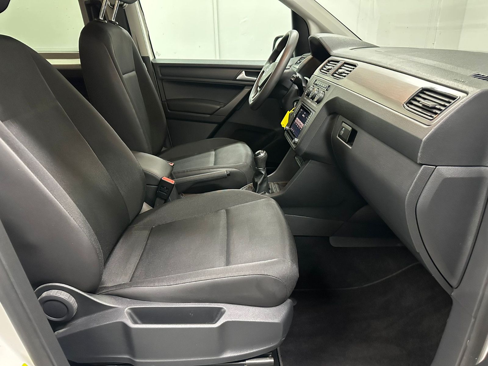 Fahrzeugabbildung Volkswagen Caddy Maxi 2,0TDI 5-Sitzer*AHK*TEMPO*NAVI*