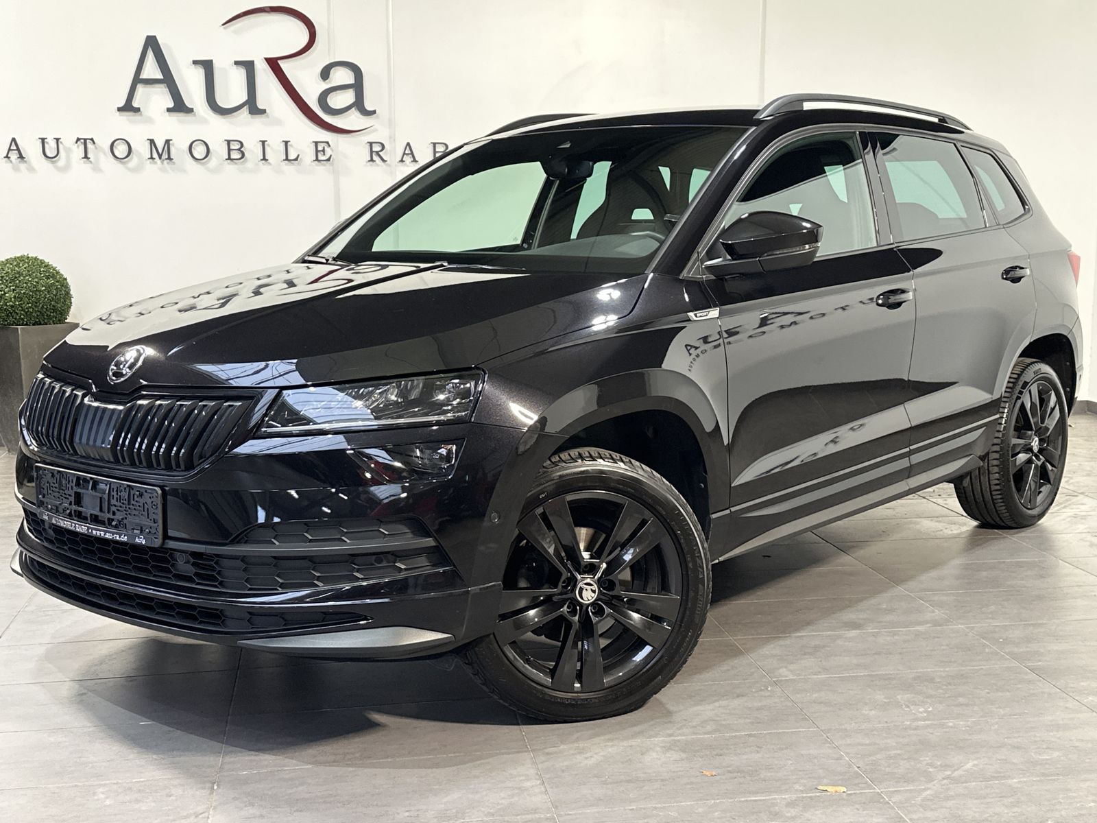 Fahrzeugabbildung SKODA Karoq 1.5 TSI DSG Sportline NAV+LED+V-COCKPIT+PP