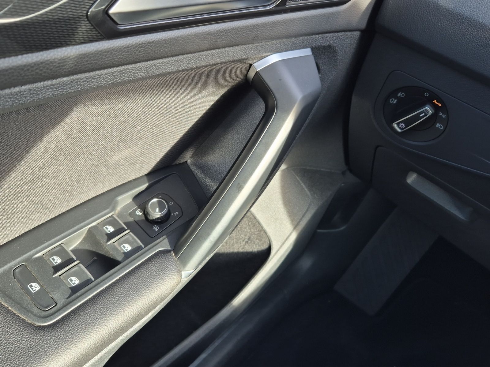 Fahrzeugabbildung Volkswagen Tiguan TDI Highline DSG 4M LED AHK Navi ACC PDC