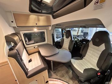 Sunlight Adventure Cliff 601 RT Stockbetten+Aufstelldach