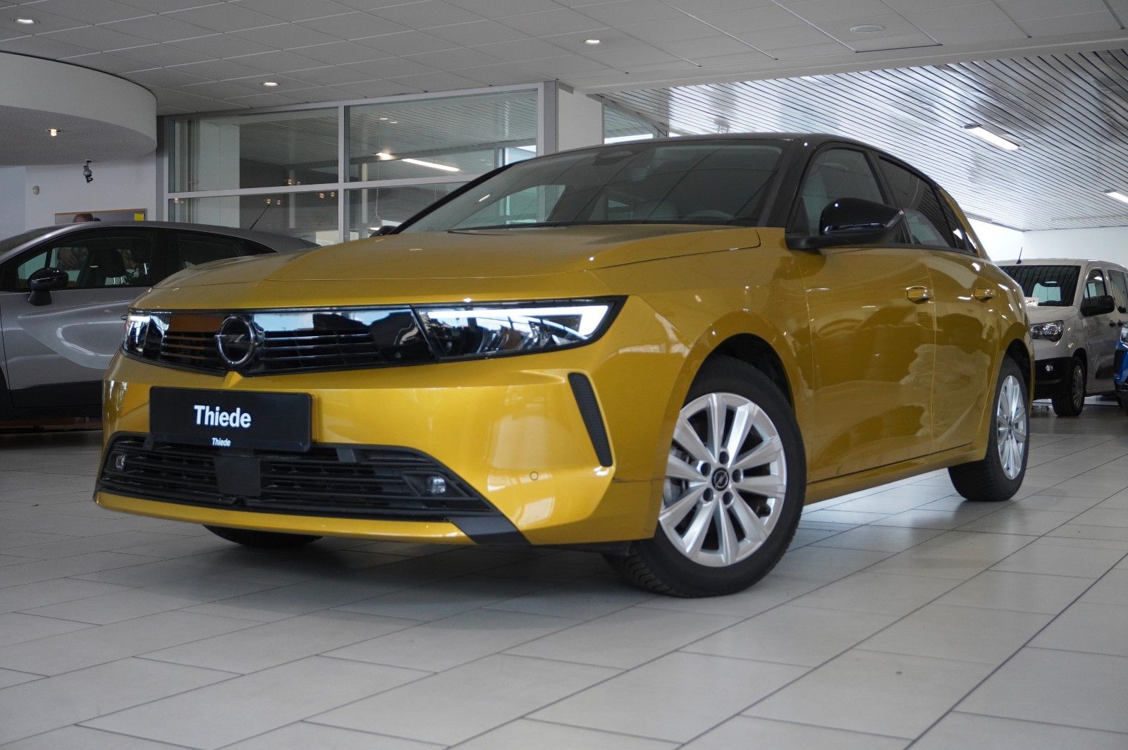 Fahrzeugabbildung Opel Astra L Lim. 1.2T ELEGANCE NAVI/LED/KAMERA/SPORT