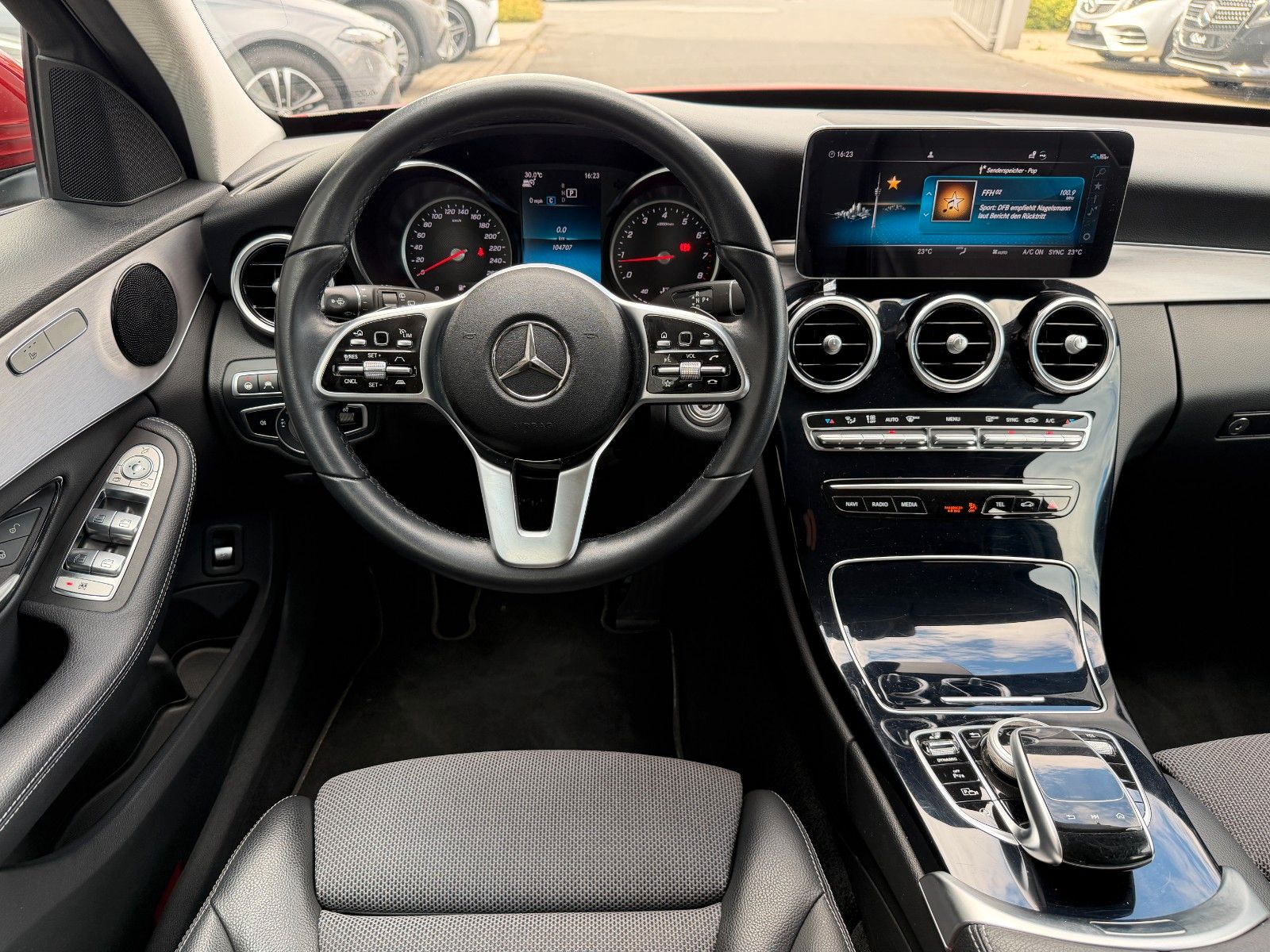 Fahrzeugabbildung Mercedes-Benz C 180 T Avantgarde MBEAM+Distr+R-Kamera+LenkAssi