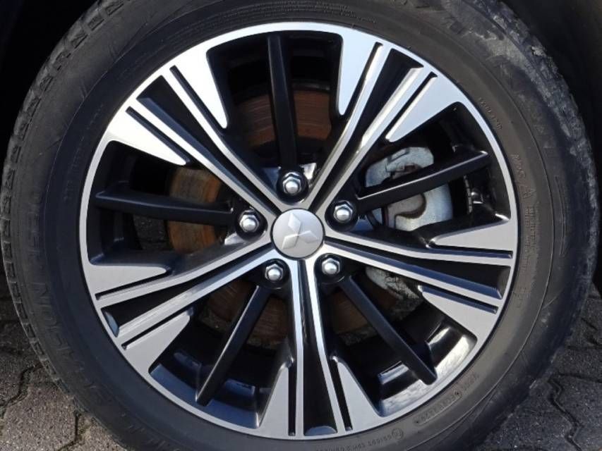 Fahrzeugabbildung Mitsubishi Eclipse Cross 1.5 T-MIVEC Spirit  AHK