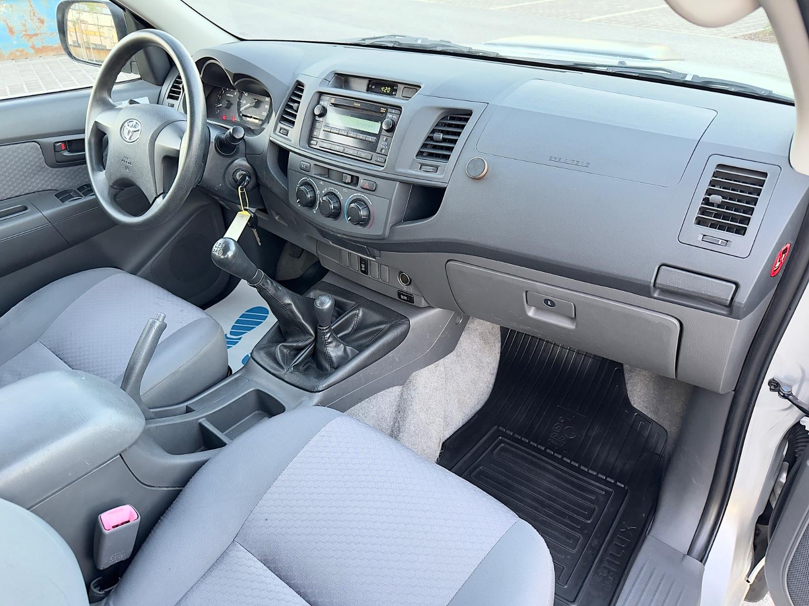 Toyota Hilux DK Country Double Cabine 2.5 D-4D 144ch 4x4 - 1 ère main - Révision faite - 65 000km - Carnet entretien