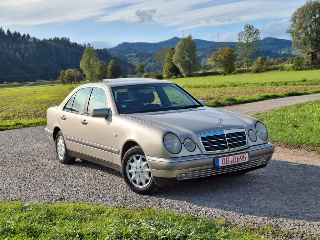Mercedes-Benz E 230