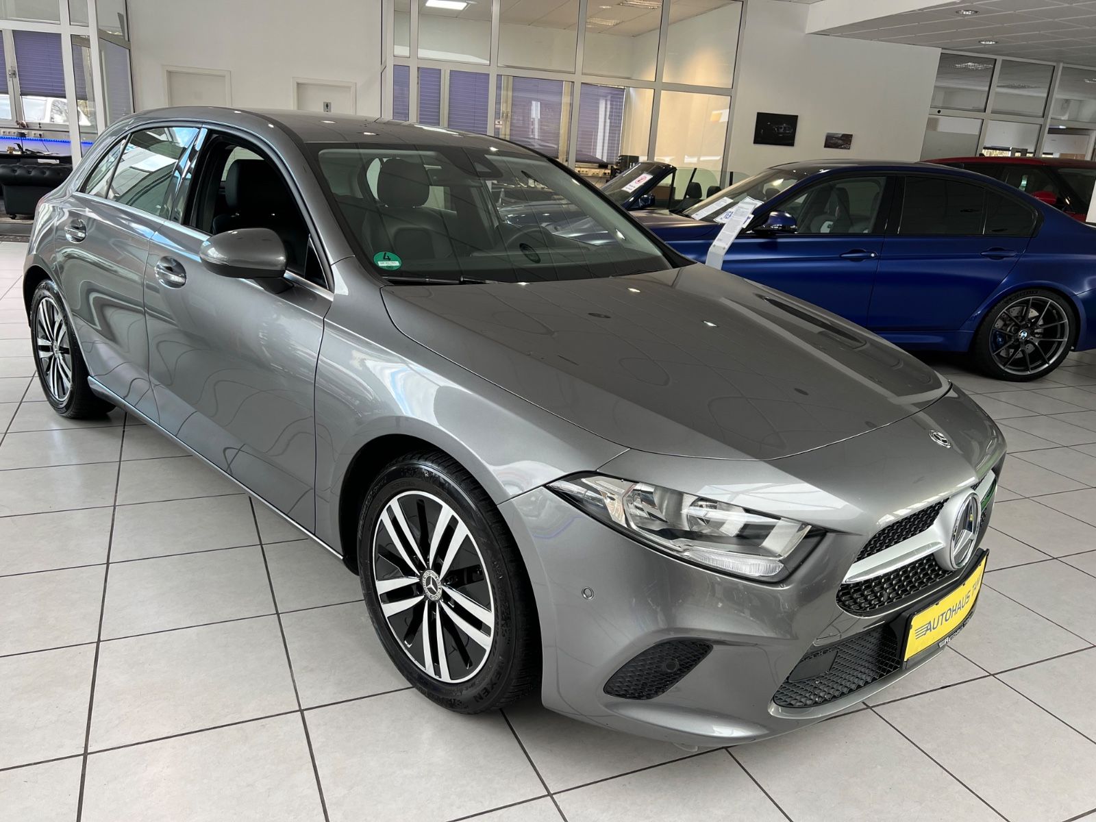 Fahrzeugabbildung Mercedes-Benz A 250 *AMBIENTE-BELEUCHTUNG*MEMORY-SITZE*