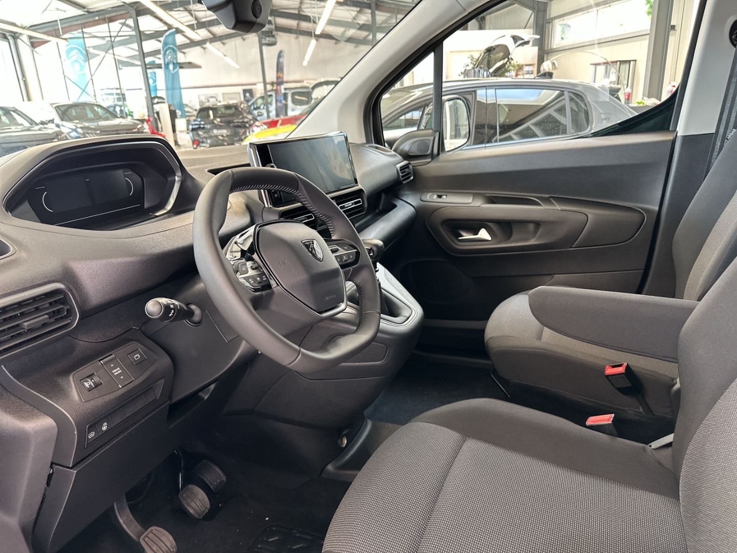 Fahrzeugabbildung Peugeot Partner L1 PureTech 110 LED DAB Rückfahrkam.