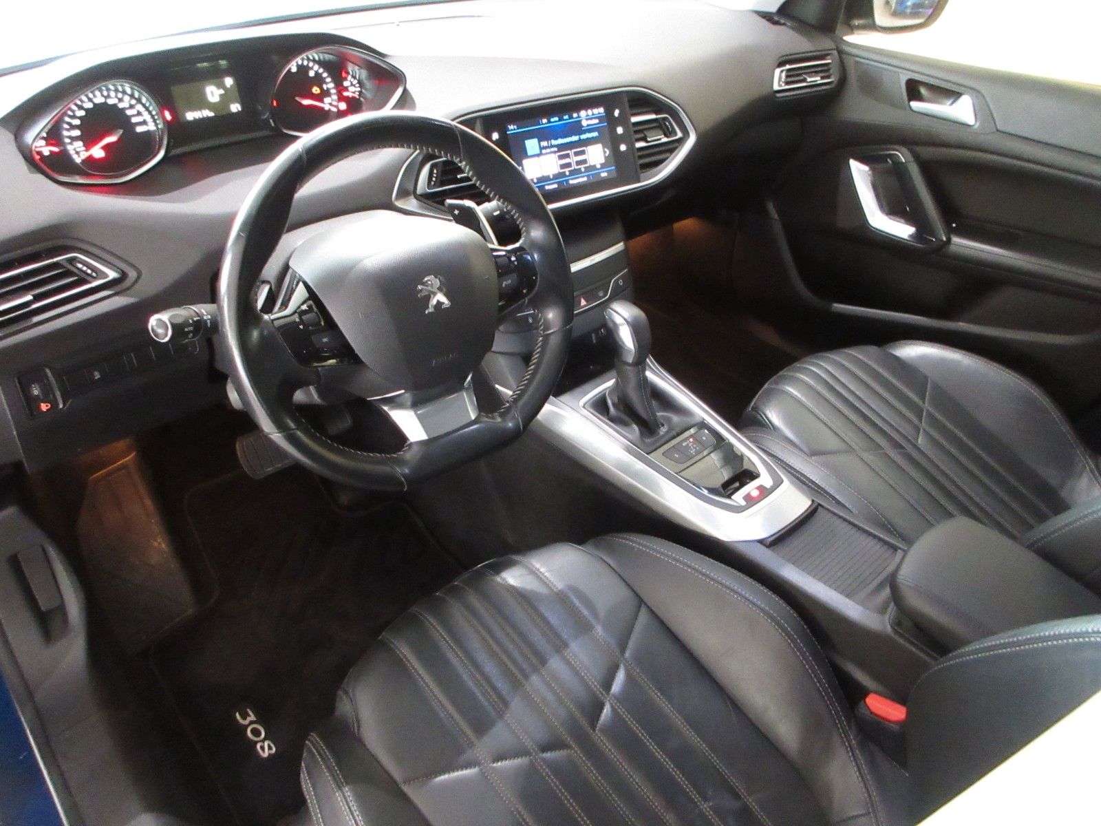 Fahrzeugabbildung Peugeot 308 SW Allure 1.5D LED/NAVI/LEDER/SHZ/PDC