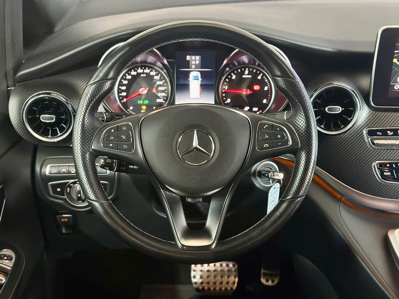 Fahrzeugabbildung Mercedes-Benz V 300*EDITION19*ACC*360°*AMG*4M*AHK*kompakt