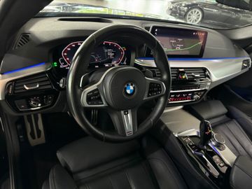 Fahrzeugabbildung BMW 530d xD M Sport HUD HI-FI Komfortsitz Laserlicht