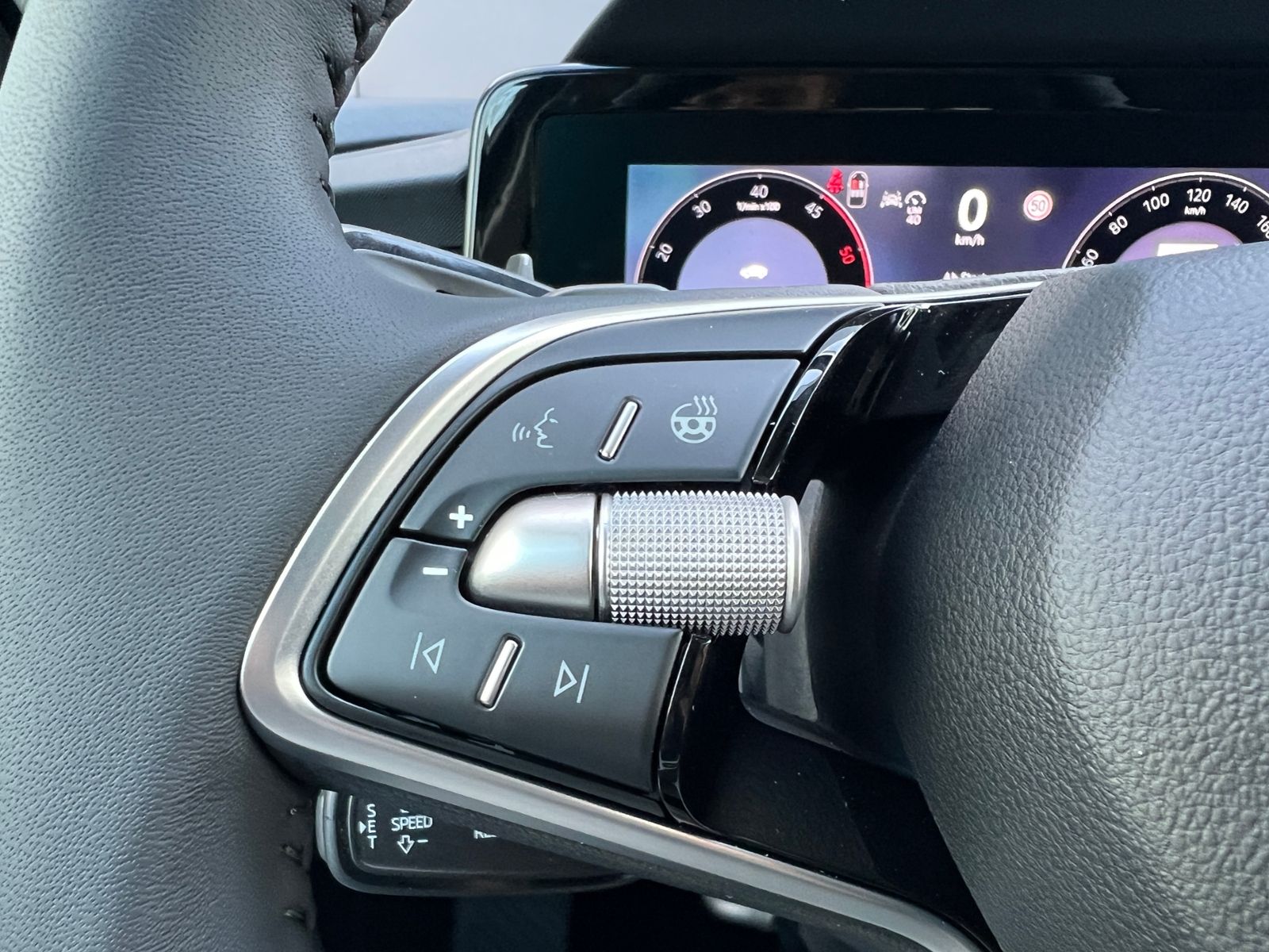 Fahrzeugabbildung SKODA Superb Combi Selection 2.0 TDI DSG *AHK, Navi, 1