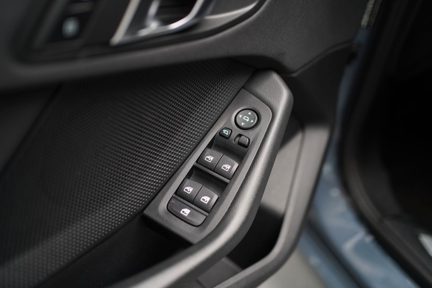 Fahrzeugabbildung BMW 118iA Advantage +LiveCockpitProf+Multi-Sport-Len